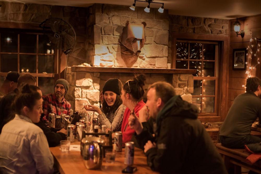 Winston Lodge Голдън Екстериор снимка