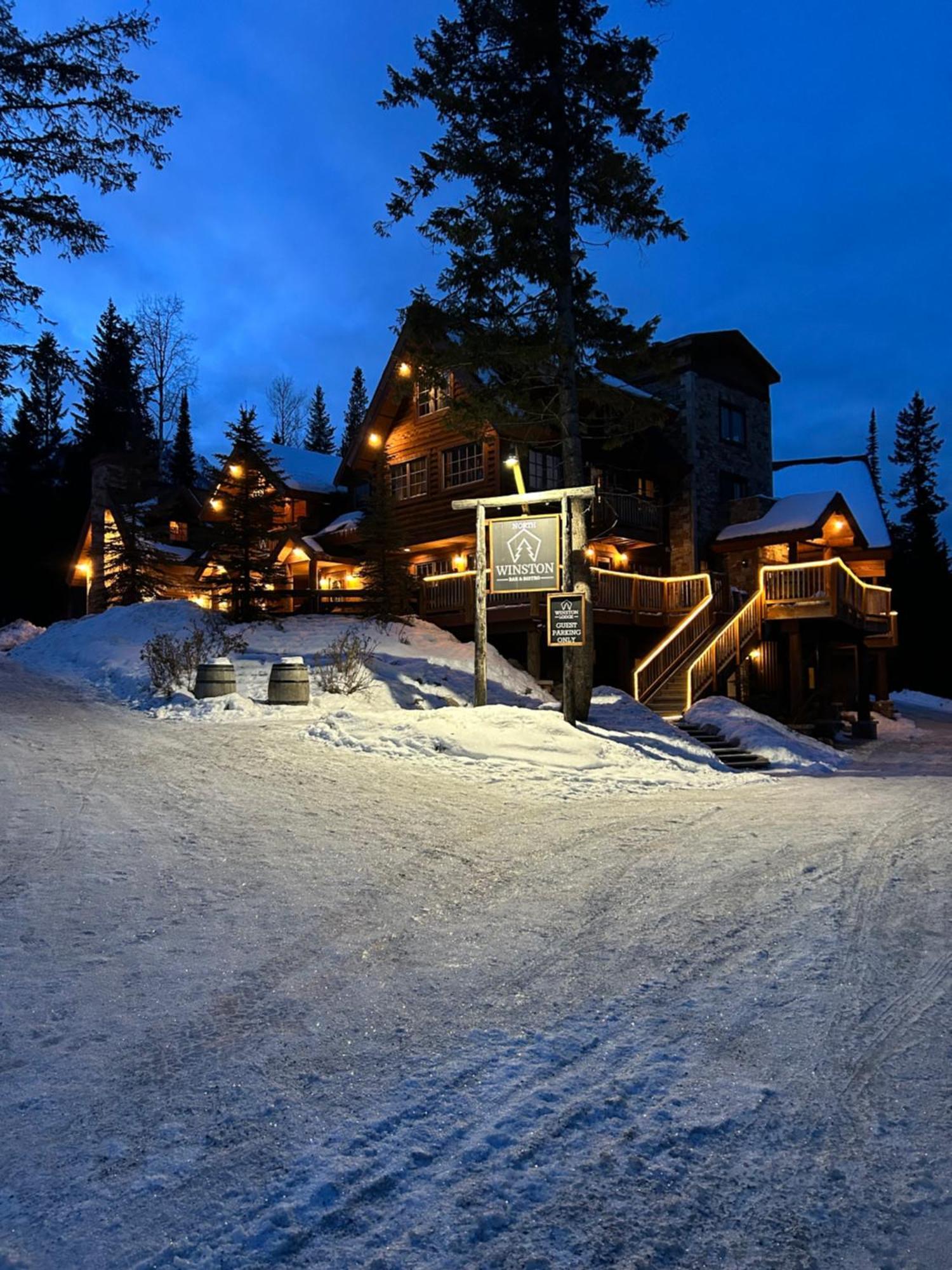 Winston Lodge Голдън Екстериор снимка