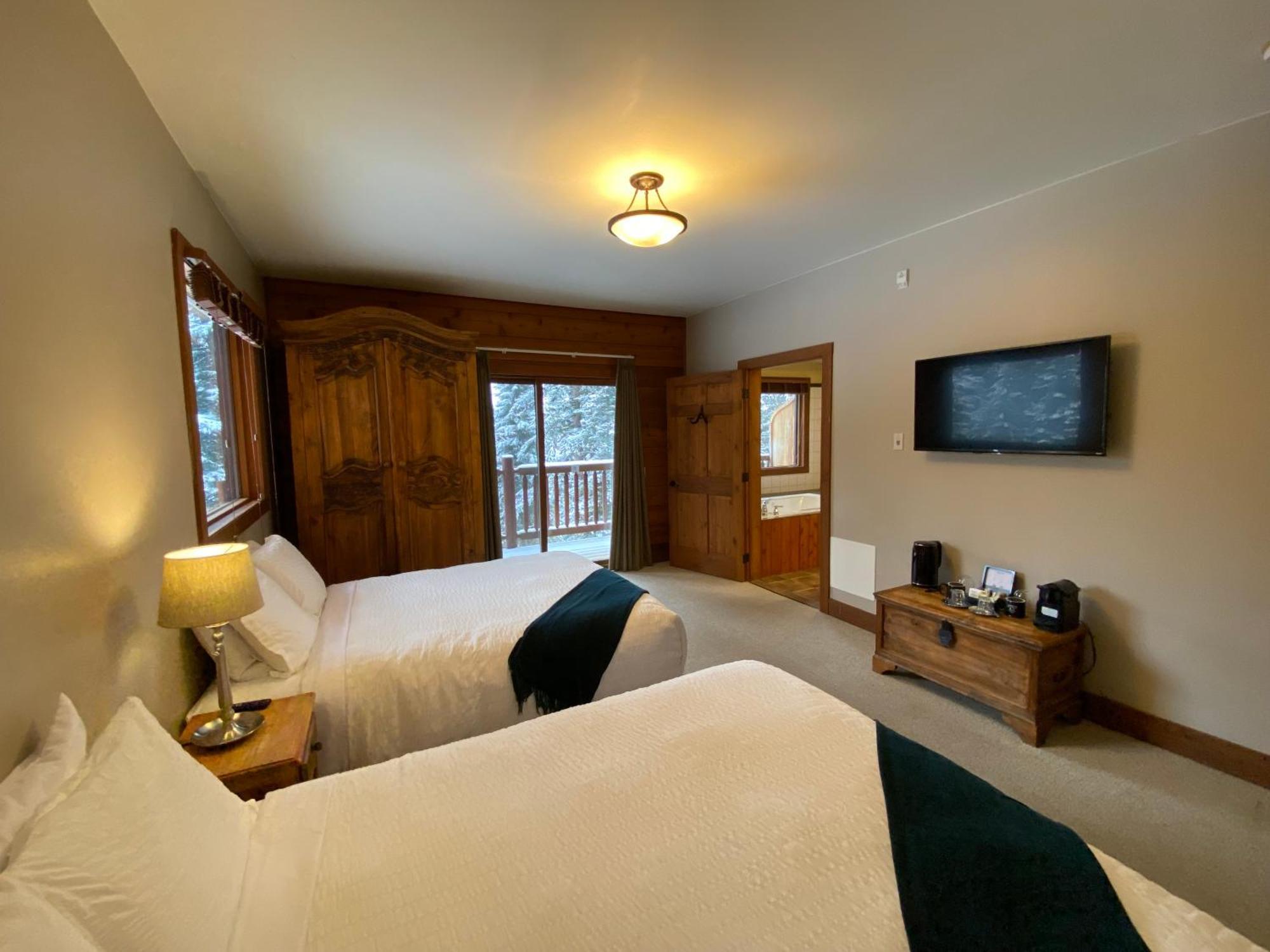 Winston Lodge Голдън Екстериор снимка
