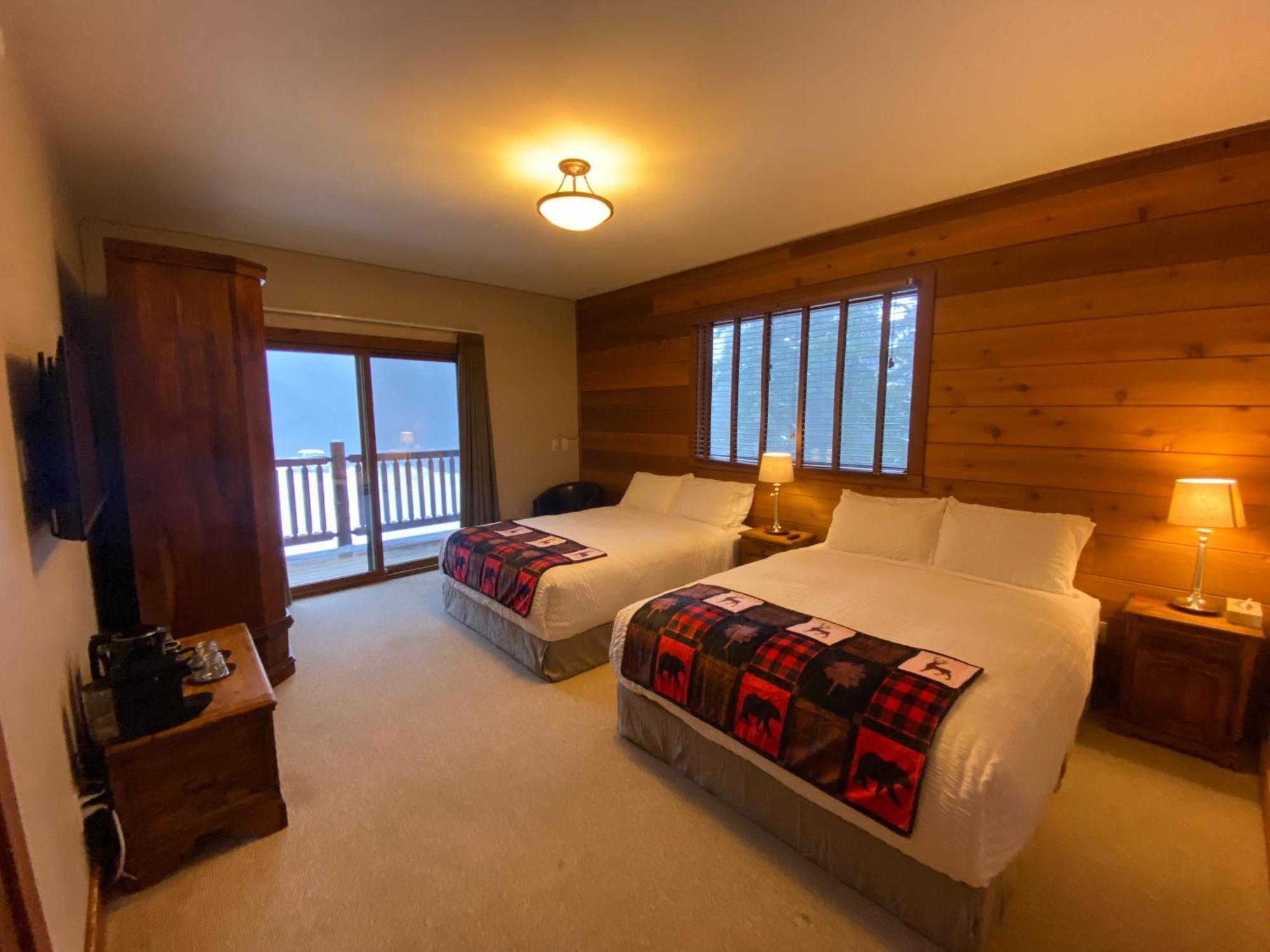 Winston Lodge Голдън Екстериор снимка