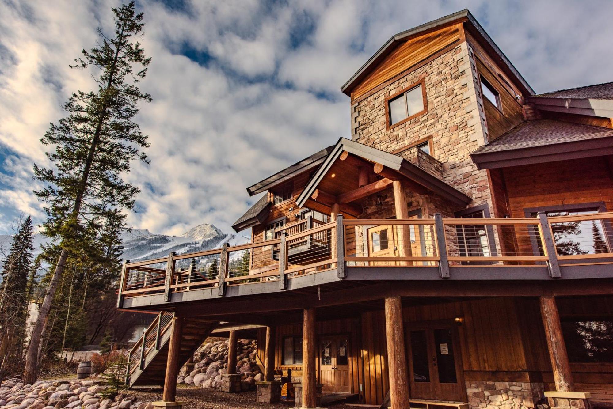 Winston Lodge Голдън Екстериор снимка
