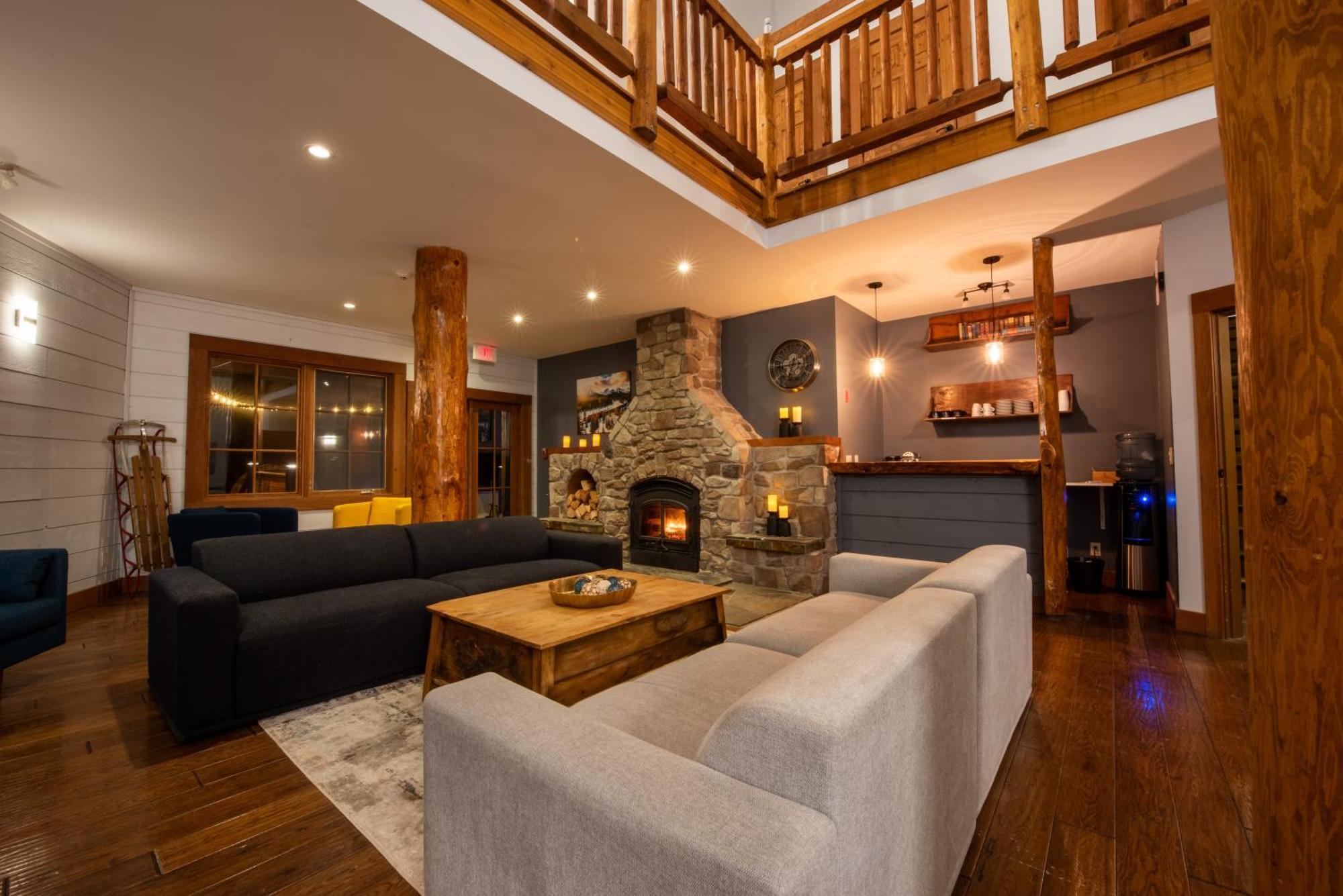 Winston Lodge Голдън Екстериор снимка