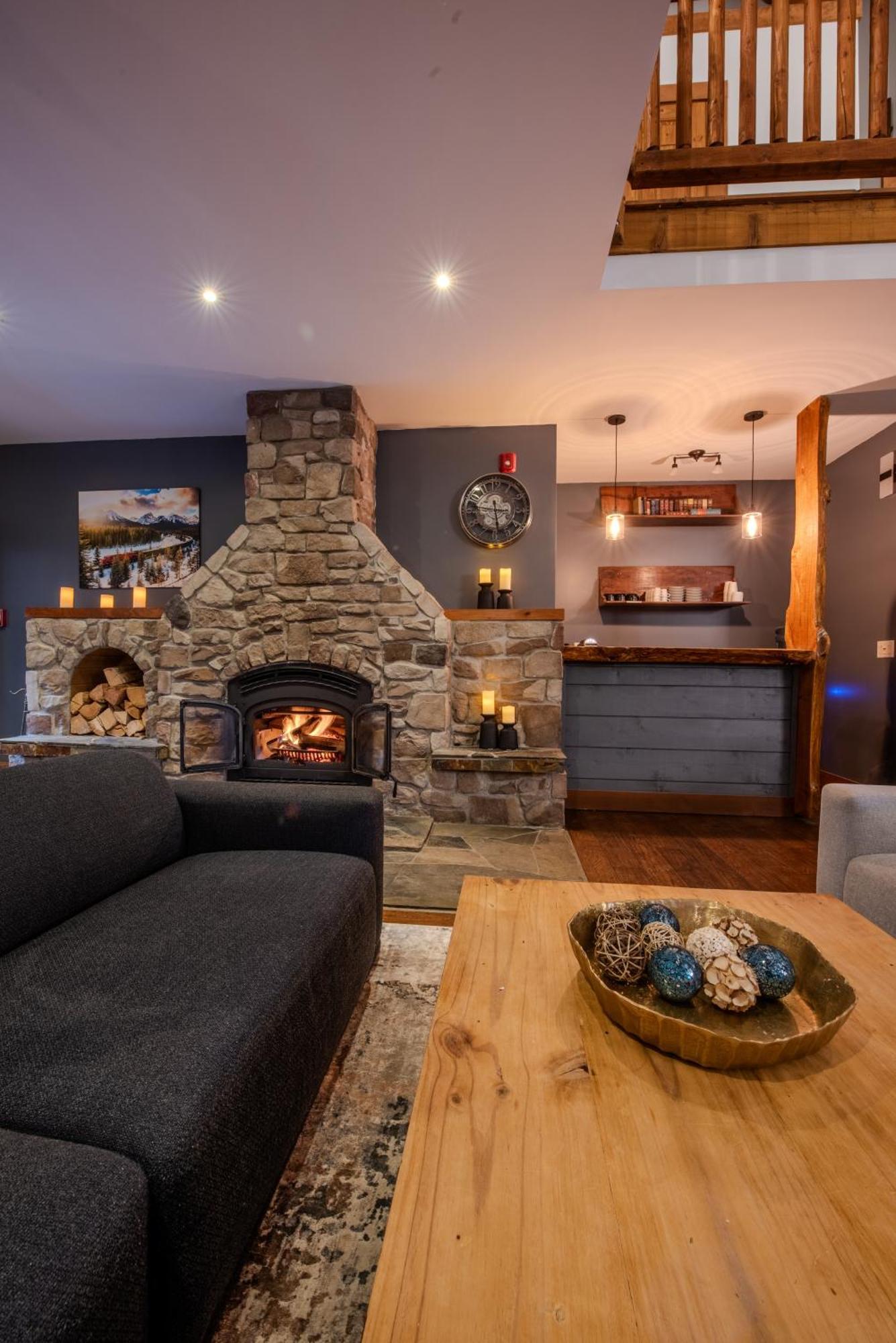 Winston Lodge Голдън Екстериор снимка