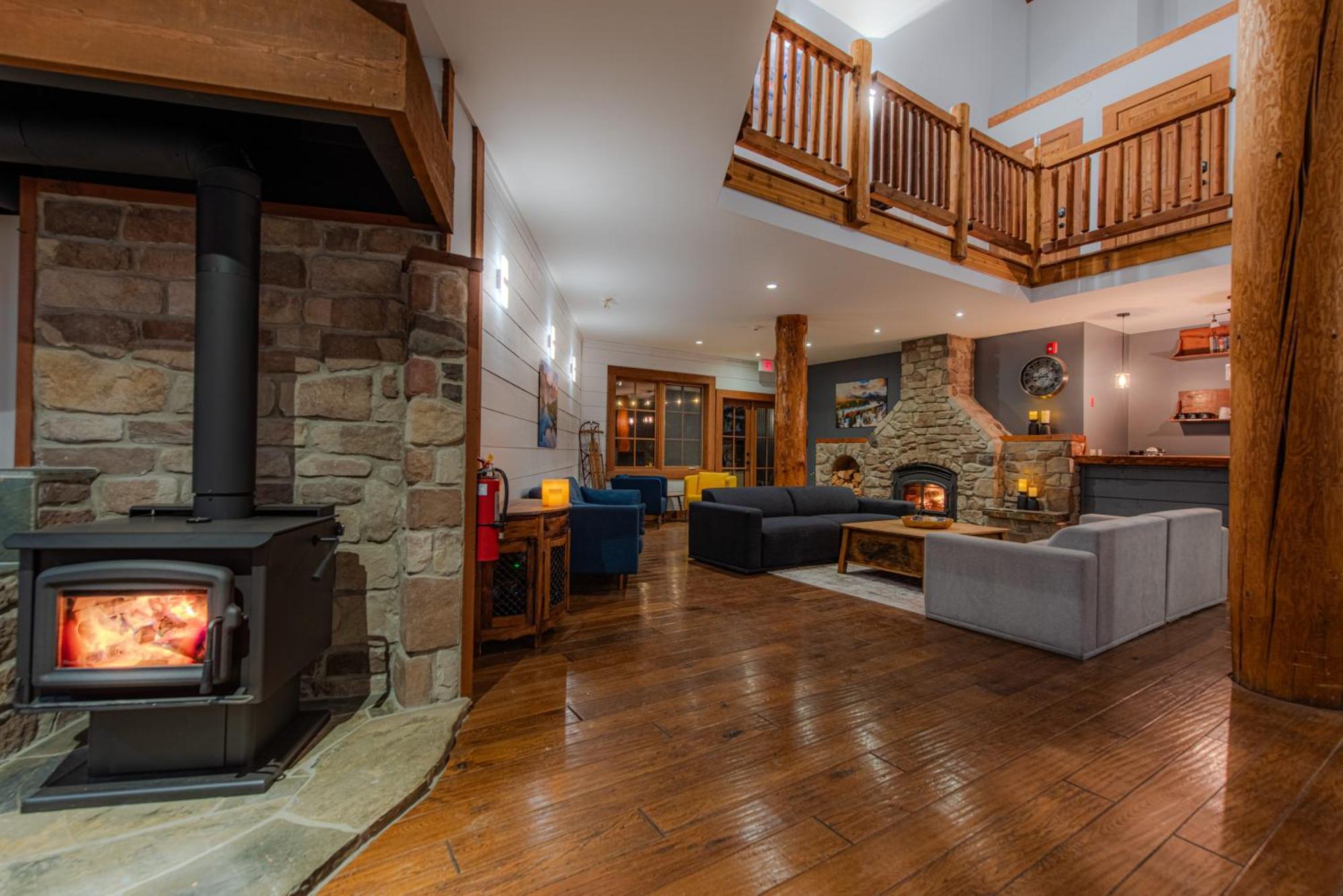 Winston Lodge Голдън Екстериор снимка