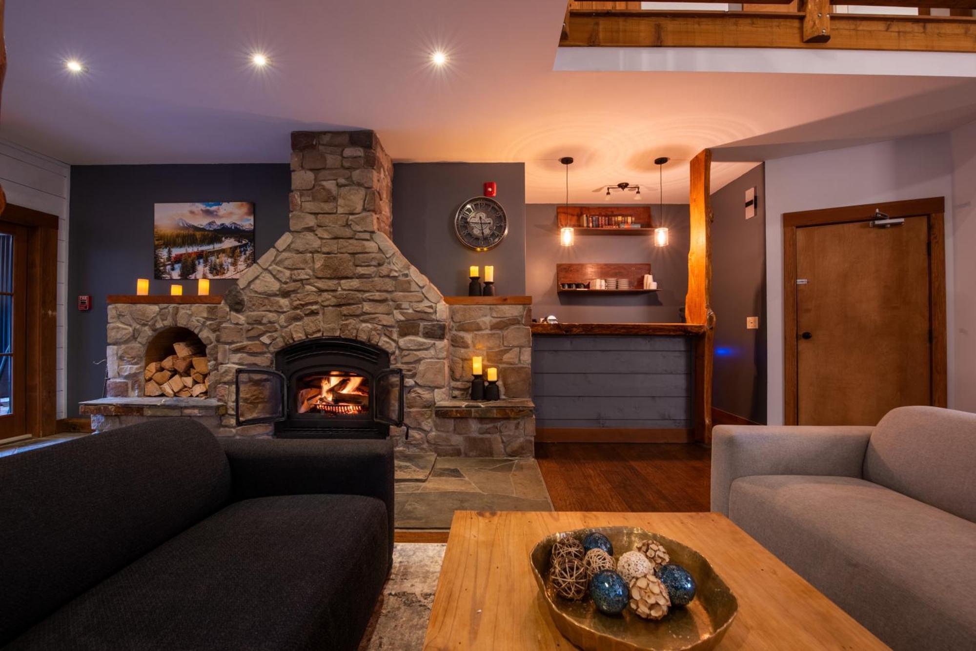 Winston Lodge Голдън Екстериор снимка
