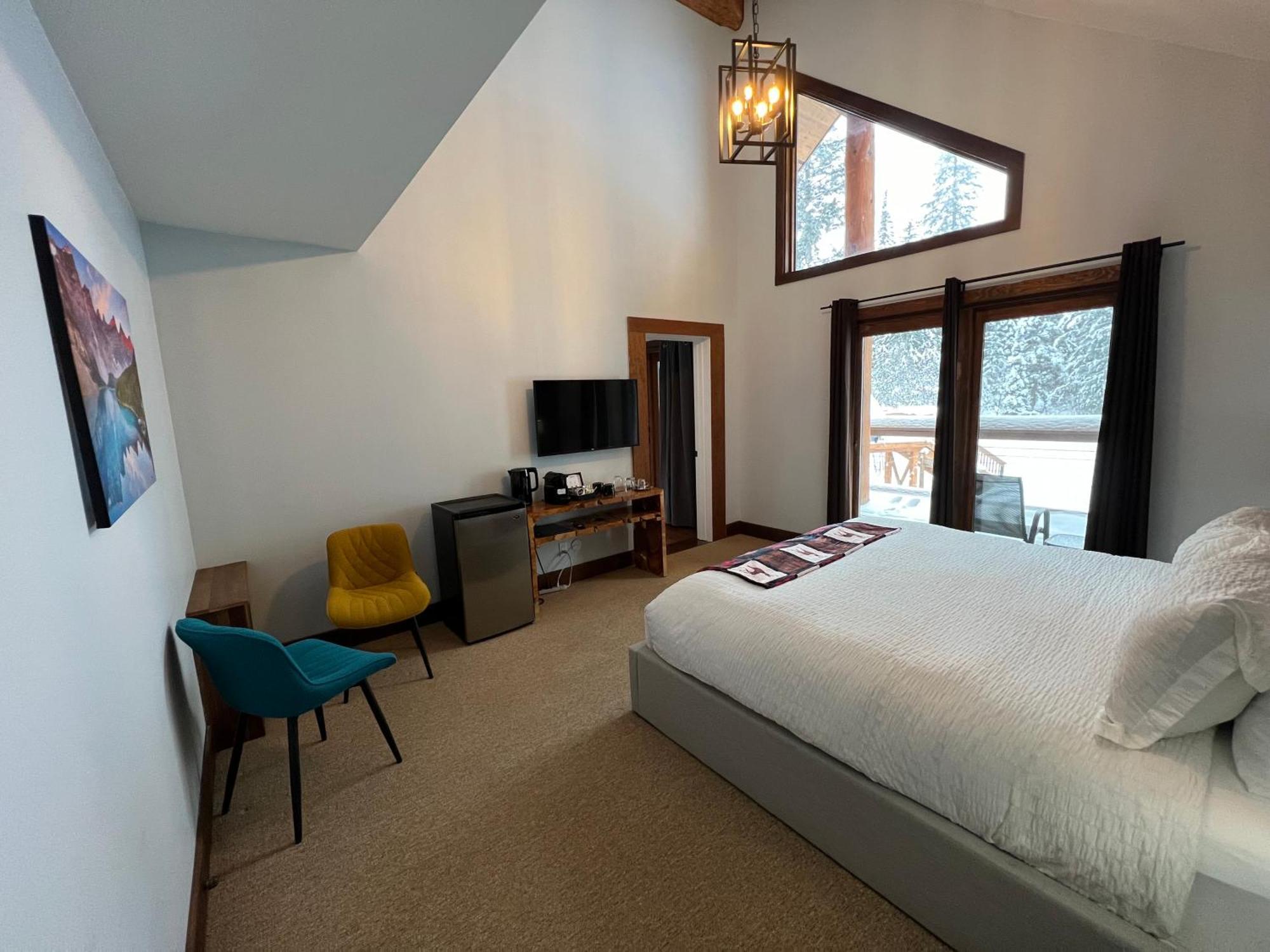 Winston Lodge Голдън Екстериор снимка