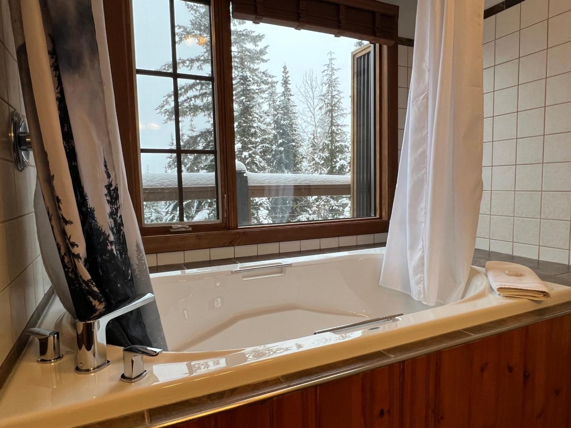 Winston Lodge Голдън Екстериор снимка
