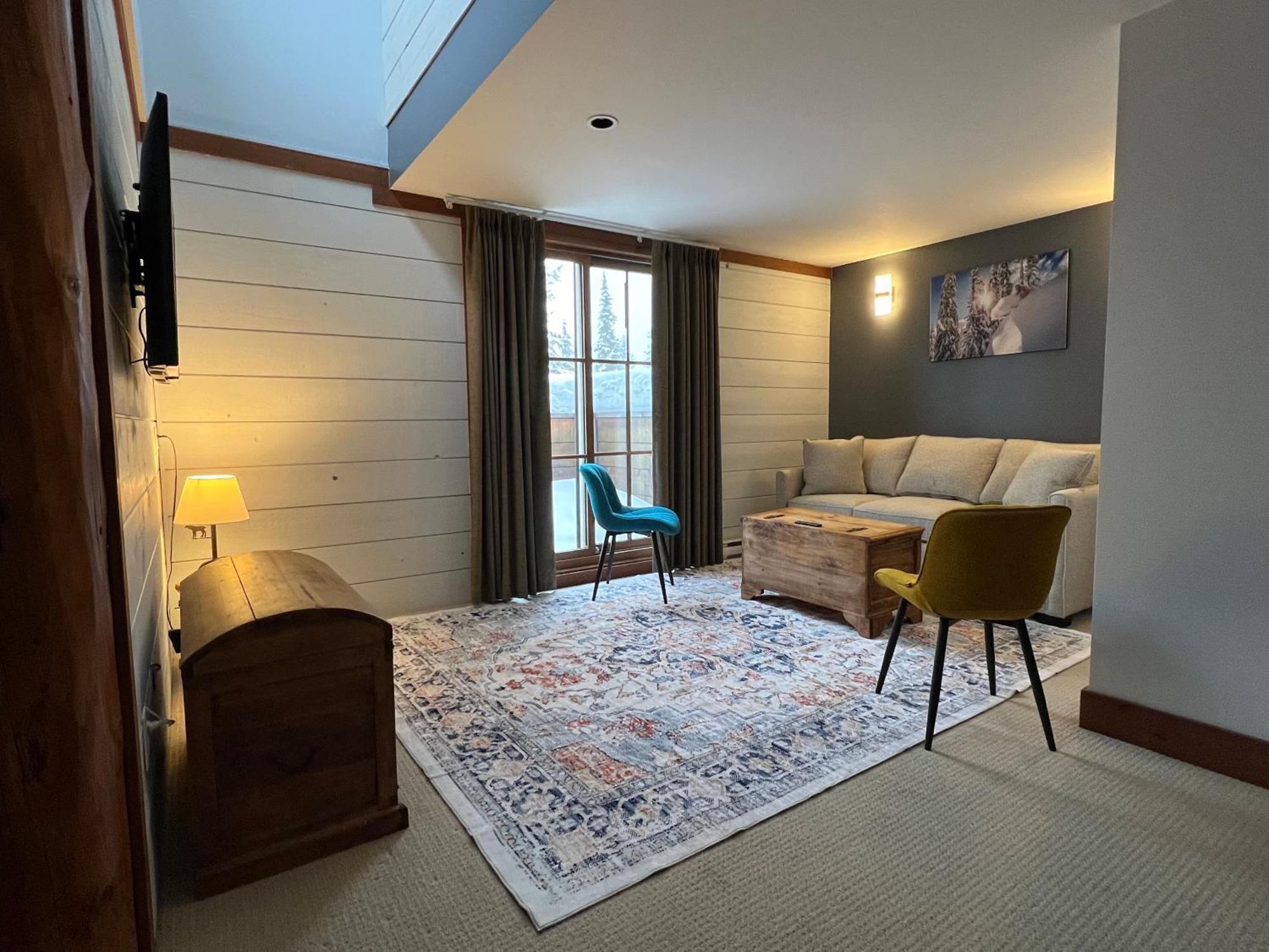 Winston Lodge Голдън Екстериор снимка