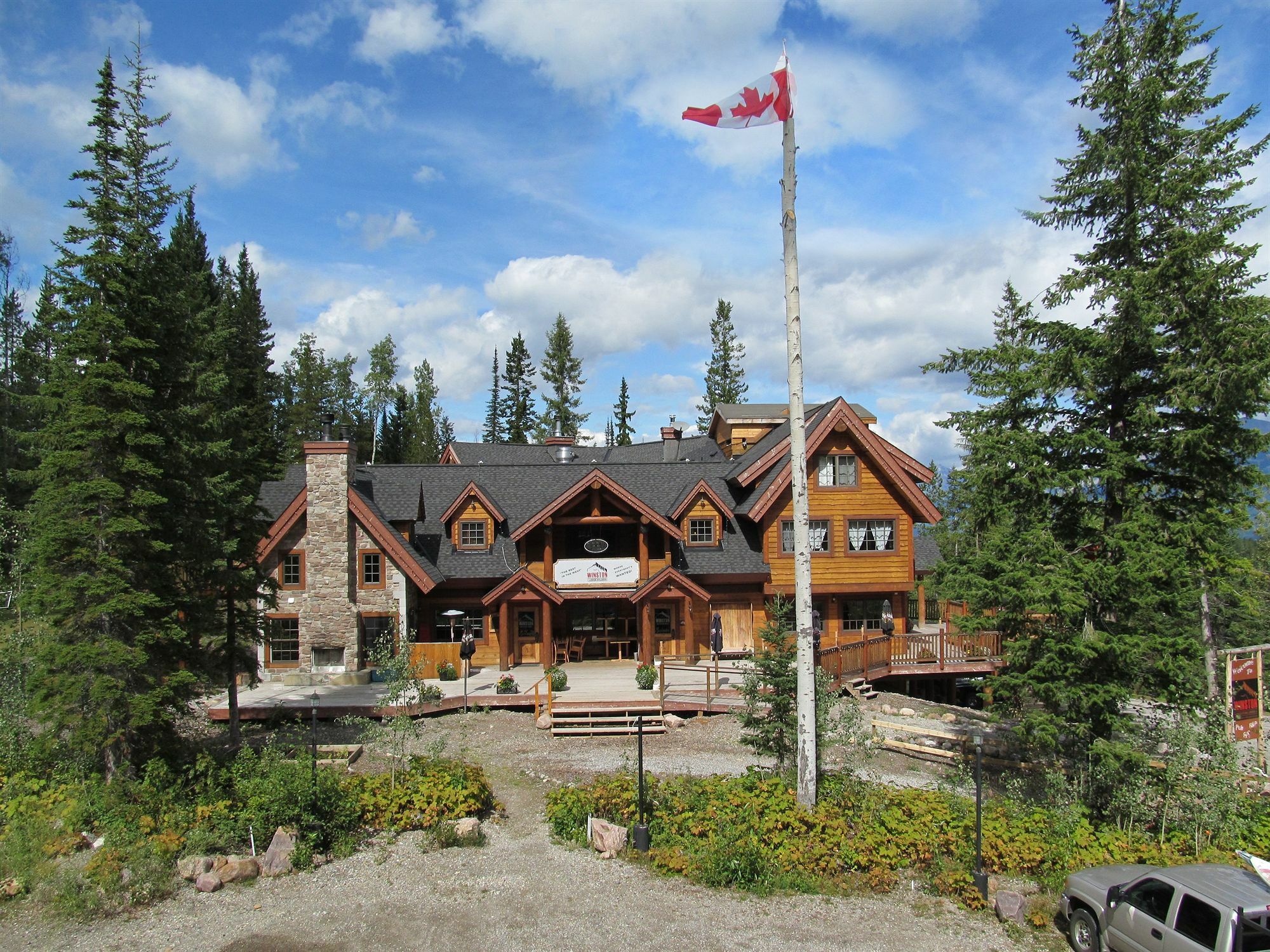 Winston Lodge Голдън Екстериор снимка